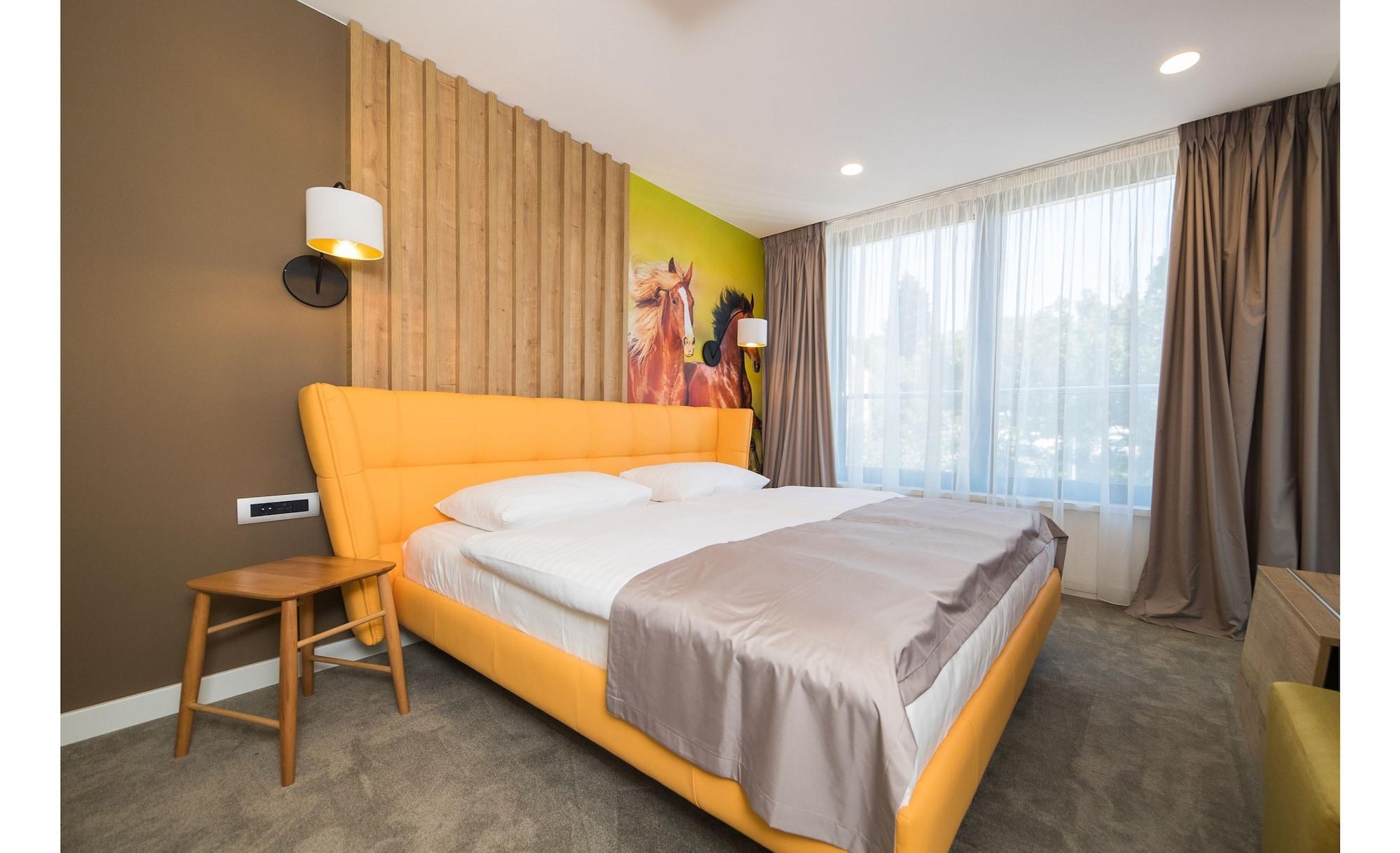 Esplanade Hotel 4*